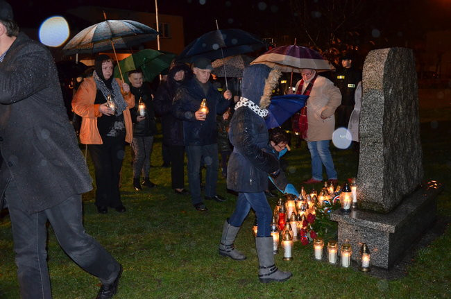 Święciechowianie solidarni z Francuzami (zdjęcia)