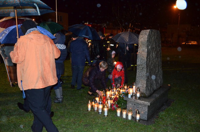 Święciechowianie solidarni z Francuzami (zdjęcia)