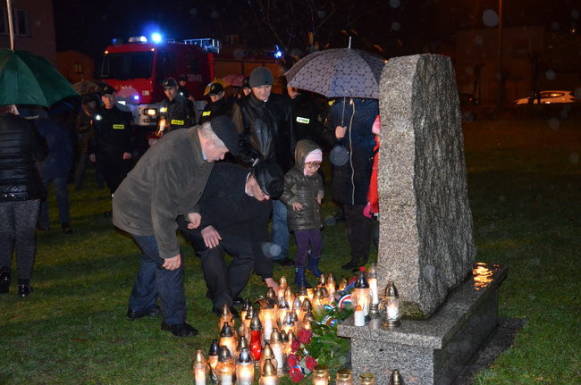 Święciechowianie solidarni z Francuzami (zdjęcia)