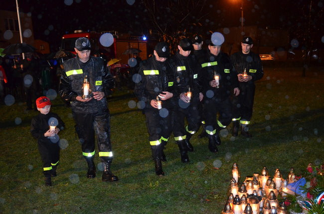 Święciechowianie solidarni z Francuzami (zdjęcia)