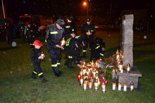 Święciechowianie solidarni z Francuzami (zdjęcia)