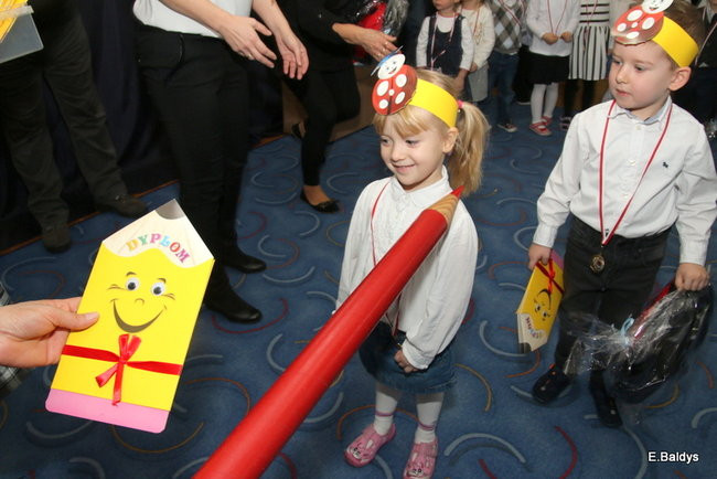 Pasowanie Krasnali i Biedronek w PM 19 (zdjęcia)