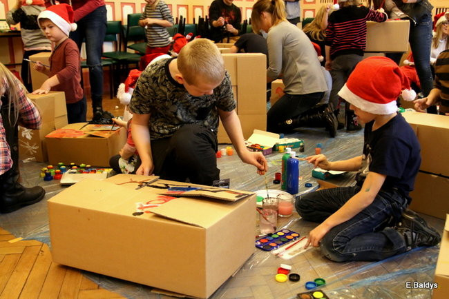 Wielkie malowanie Szlachetnych Paczek (zdjęcia)