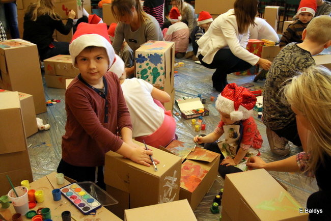 Wielkie malowanie Szlachetnych Paczek (zdjęcia)