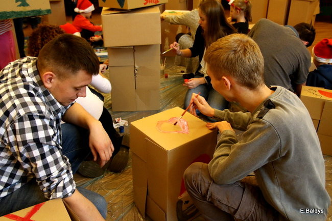 Wielkie malowanie Szlachetnych Paczek (zdjęcia)