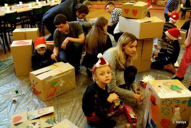 Wielkie malowanie Szlachetnych Paczek (zdjęcia)