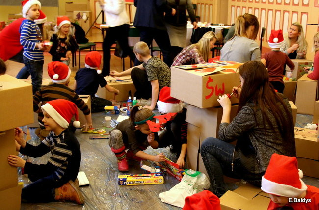 Wielkie malowanie Szlachetnych Paczek (zdjęcia)