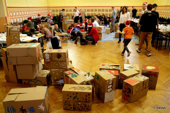 Wielkie malowanie Szlachetnych Paczek (zdjęcia)