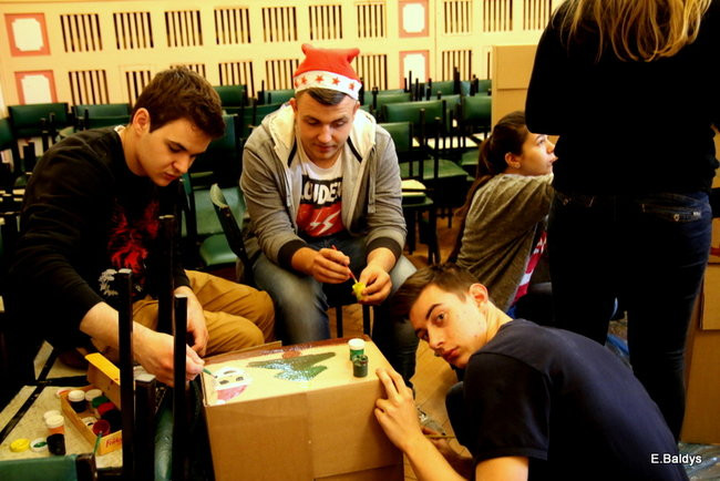 Wielkie malowanie Szlachetnych Paczek (zdjęcia)