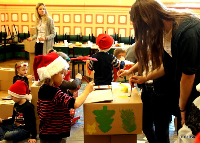 Wielkie malowanie Szlachetnych Paczek (zdjęcia)