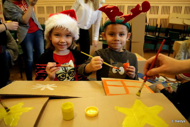 Wielkie malowanie Szlachetnych Paczek (zdjęcia)