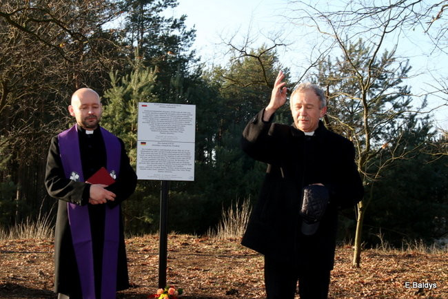 Tablice odsłonięte (zdjęcia)