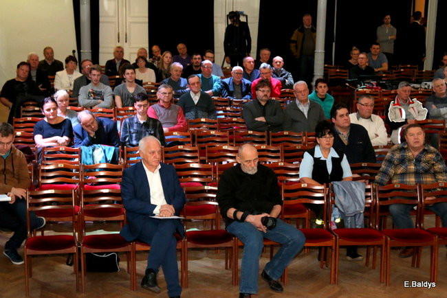 Prezydent pod ostrzałem (zdjęcia)