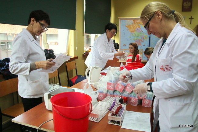 Szkolna kolejka do oddania krwi ( zdjęcia)