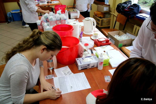 Szkolna kolejka do oddania krwi ( zdjęcia)