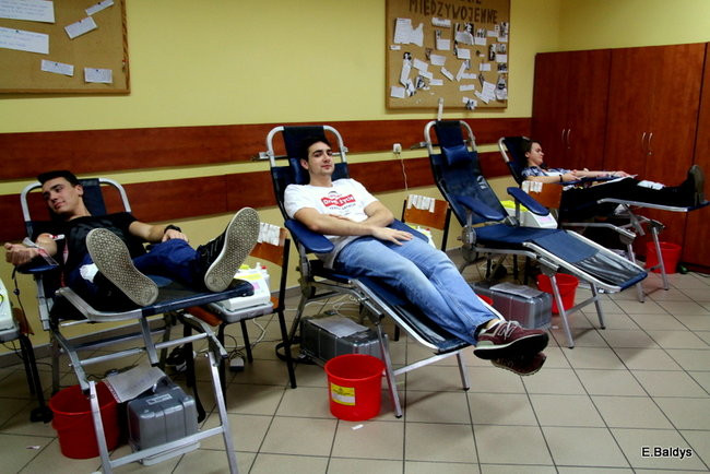 Szkolna kolejka do oddania krwi ( zdjęcia)
