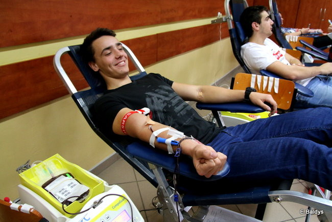 Szkolna kolejka do oddania krwi ( zdjęcia)