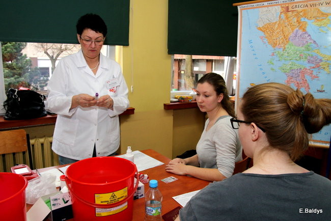 Szkolna kolejka do oddania krwi ( zdjęcia)