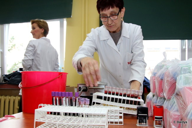 Szkolna kolejka do oddania krwi ( zdjęcia)