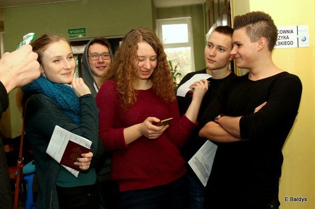 Szkolna kolejka do oddania krwi ( zdjęcia)