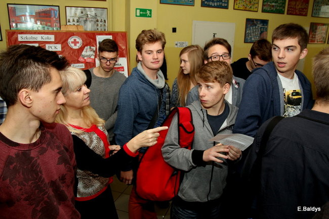 Szkolna kolejka do oddania krwi ( zdjęcia)