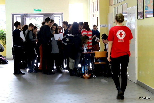 Szkolna kolejka do oddania krwi ( zdjęcia)