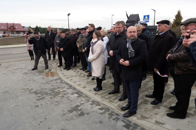Rondo i droga oficjalnie oddane do użytku (zdjęcia)