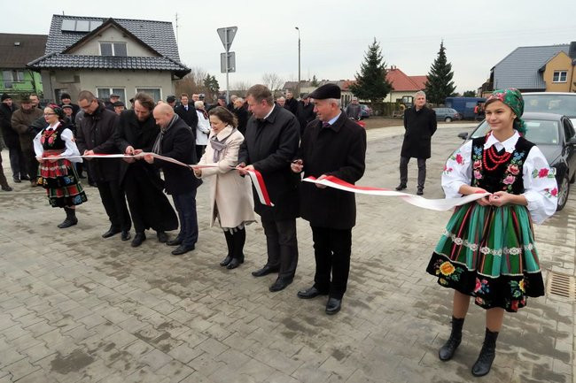 Rondo i droga oficjalnie oddane do użytku (zdjęcia)