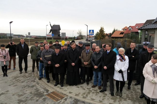 Rondo i droga oficjalnie oddane do użytku (zdjęcia)