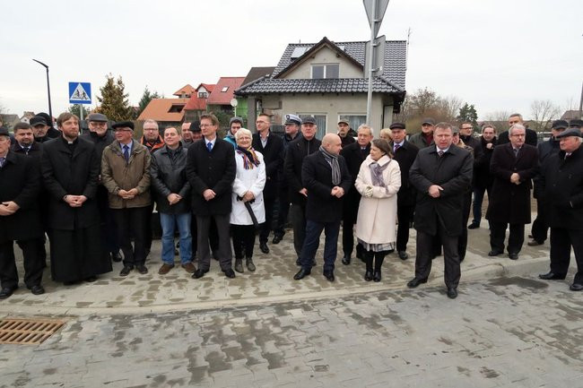 Rondo i droga oficjalnie oddane do użytku (zdjęcia)