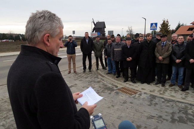 Rondo i droga oficjalnie oddane do użytku (zdjęcia)