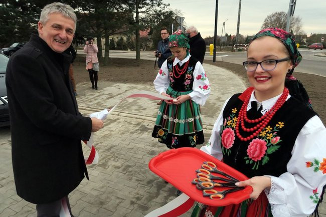 Rondo i droga oficjalnie oddane do użytku (zdjęcia)
