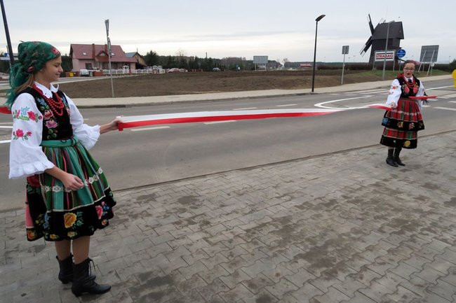 Rondo i droga oficjalnie oddane do użytku (zdjęcia)
