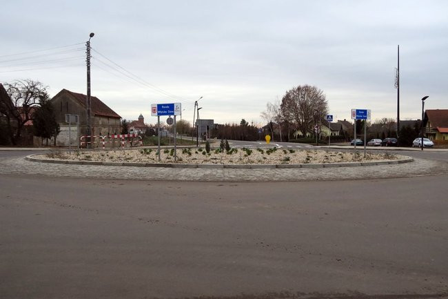 Rondo i droga oficjalnie oddane do użytku (zdjęcia)