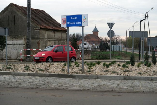 Rondo i droga oficjalnie oddane do użytku (zdjęcia)