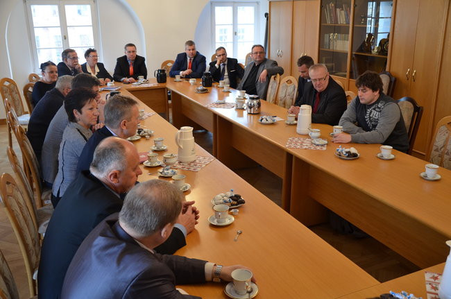 Byki odwiedziły radnych (zdjęcia)