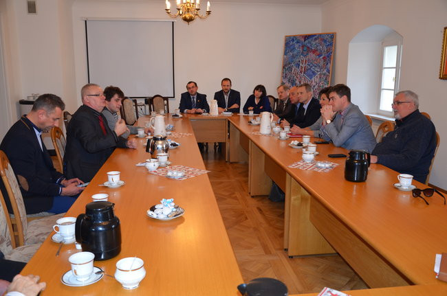 Byki odwiedziły radnych (zdjęcia)