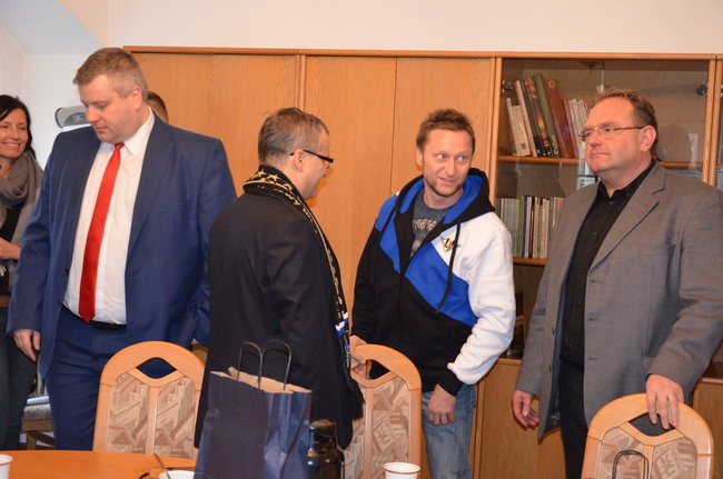 Byki odwiedziły radnych (zdjęcia)