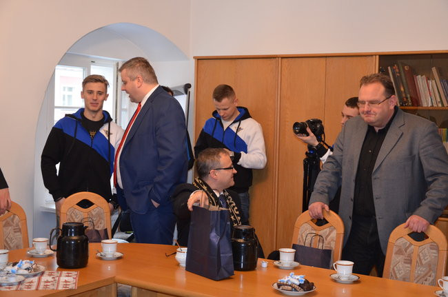 Byki odwiedziły radnych (zdjęcia)