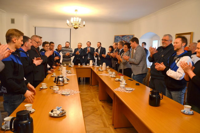 Byki odwiedziły radnych (zdjęcia)