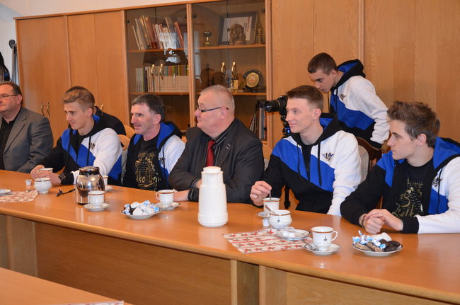 Byki odwiedziły radnych (zdjęcia)