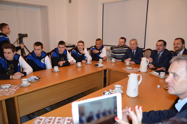 Byki odwiedziły radnych (zdjęcia)