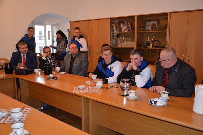 Byki odwiedziły radnych (zdjęcia)