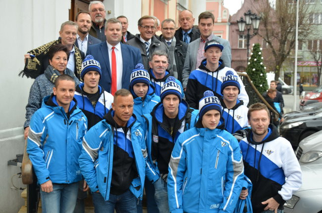 Byki odwiedziły radnych (zdjęcia)