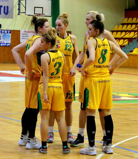 Słaby mecz koszykarek (zdjęcia)