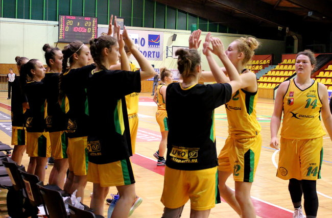 Słaby mecz koszykarek (zdjęcia)