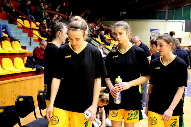 Słaby mecz koszykarek (zdjęcia)