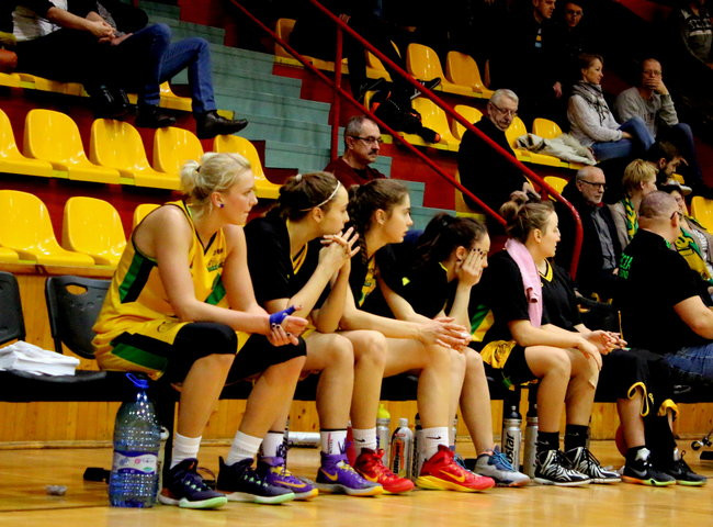 Słaby mecz koszykarek (zdjęcia)