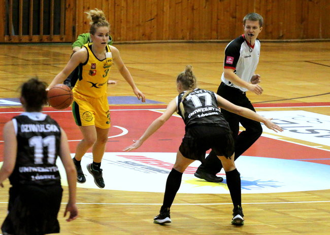 Słaby mecz koszykarek (zdjęcia)