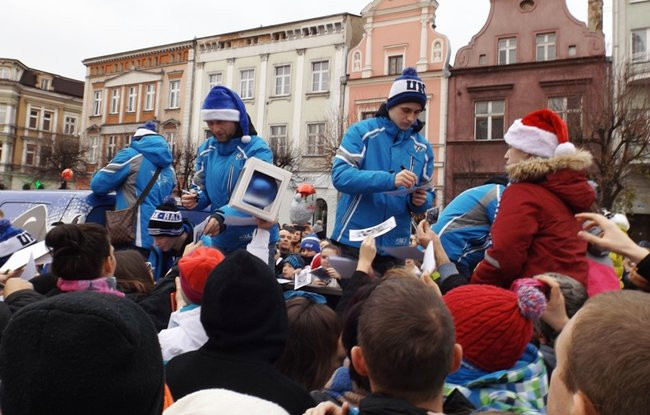 Mikołajkowe szaleństwo na rynku (dużo zdjęć)